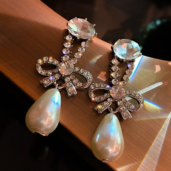 Pearl and Rhinestone Bowknot Design Drop - Picture 4 of 5